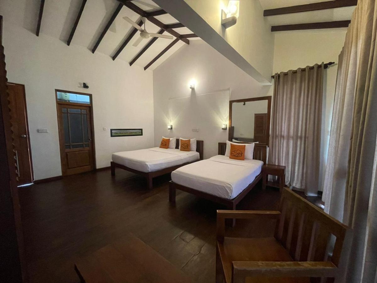 Hotel Lake Park Полоннарува Экстерьер фото