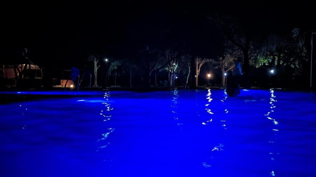 Hotel Lake Park Полоннарува Экстерьер фото
